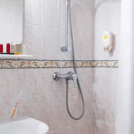 Adagio Access Garibaldi ניס