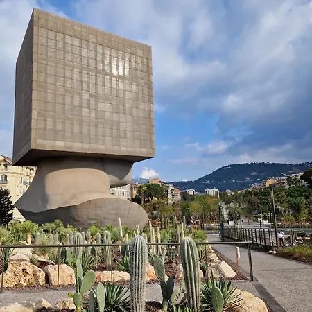 מלון דירות Adagio Access Garibaldi 2*